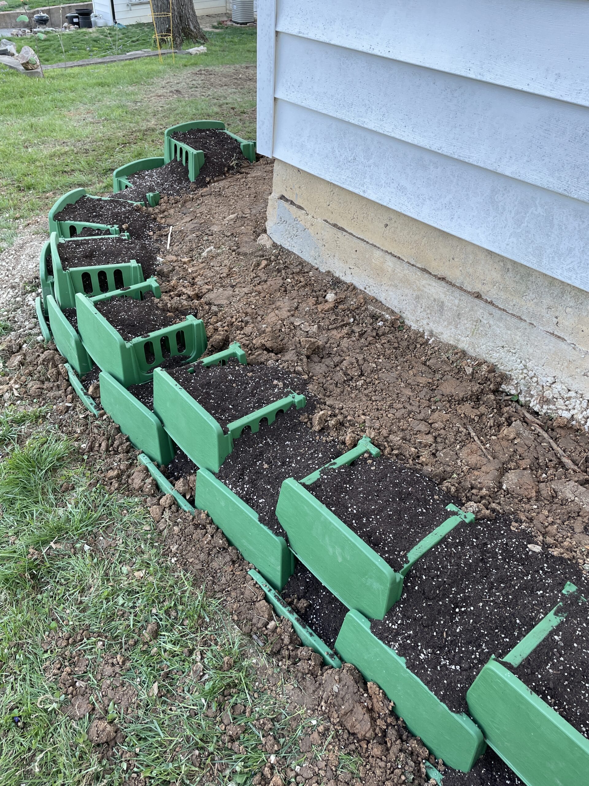 Soil filled varden retaining wall blocks